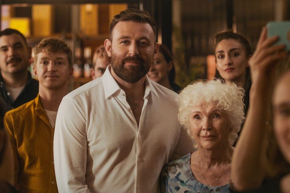 مشهد فيلم من فيلم "أربع أمهات لإدوارد"