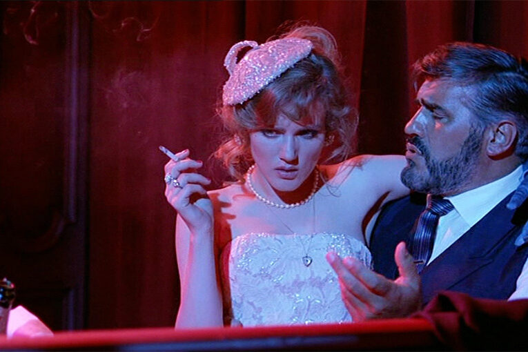 Donna sulle ginocchia di Mario Adorf
